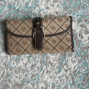 Dooney & Bourke wallet